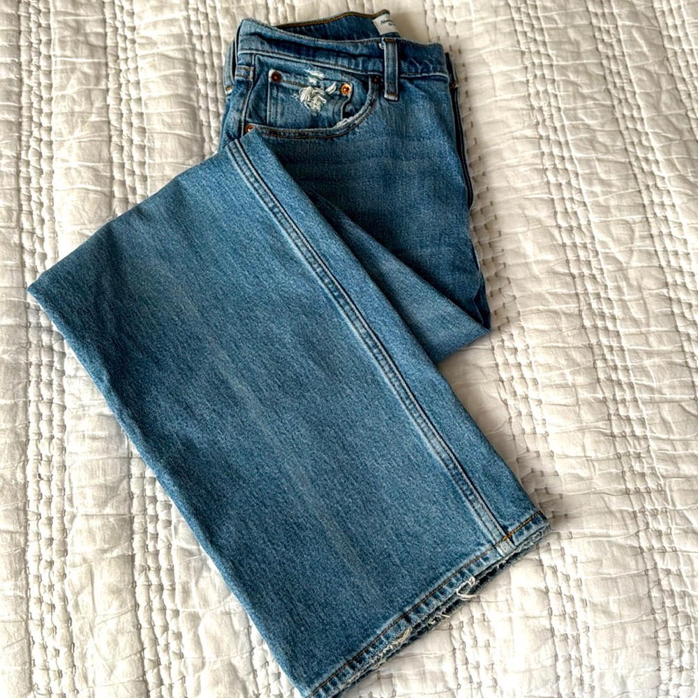 Abercrombie women’s 90s Relaxed High Rise Jeans 4R